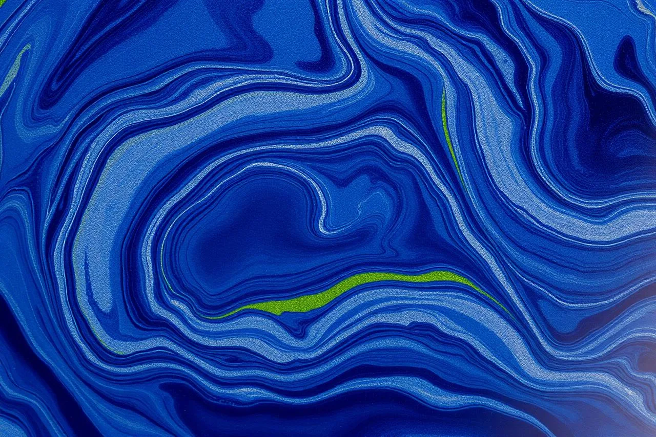 Effet métallisé bleu marine et vert obtenu par pigments dans la résine